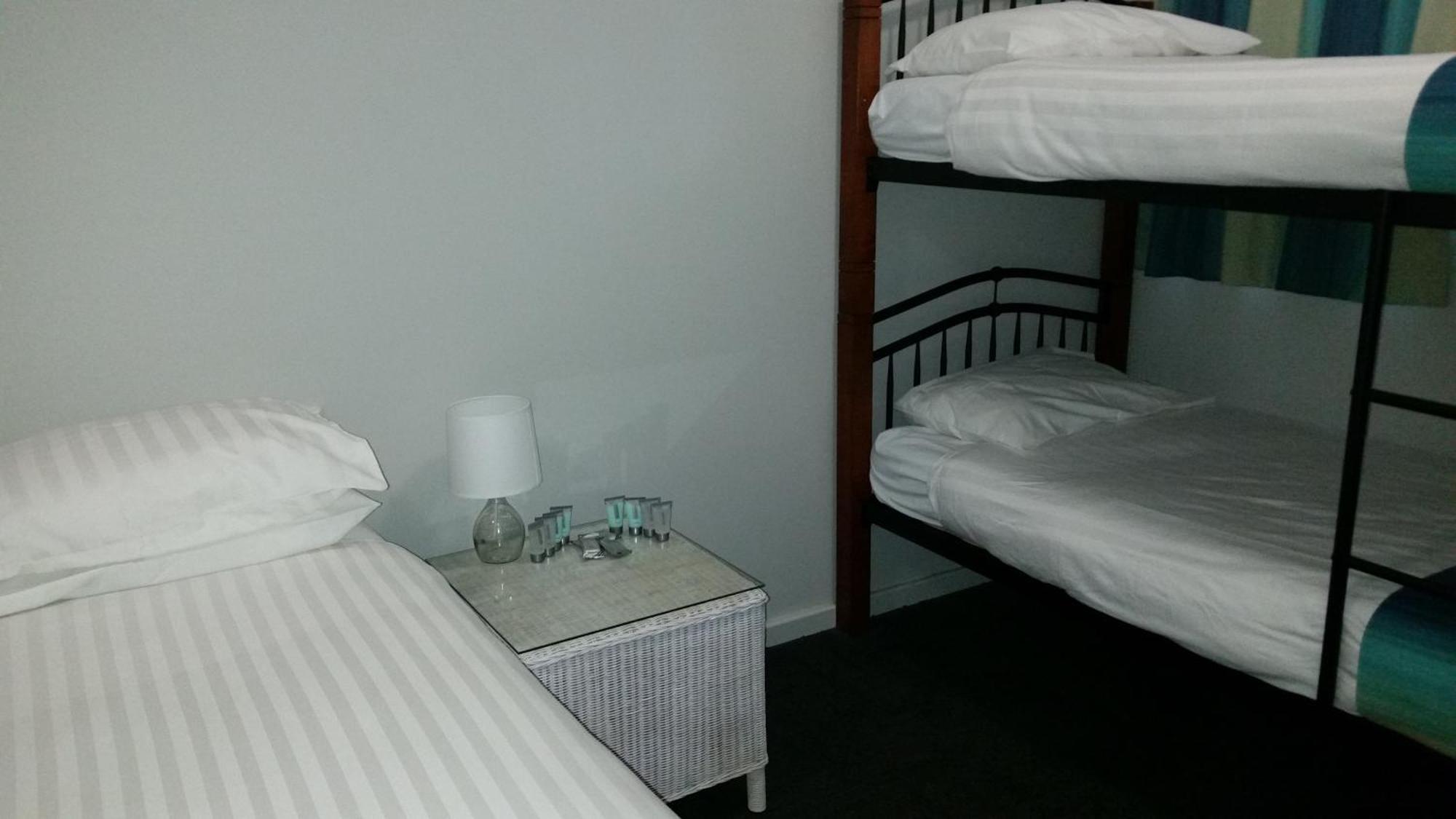 Centrebreak Beach Stay Green Head Room photo